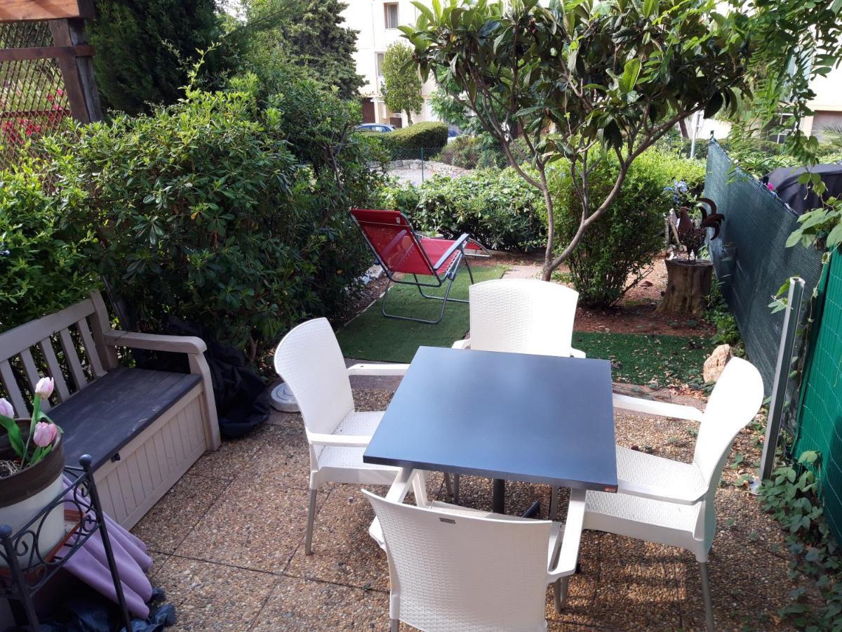 T2, Jardin, Veranda Chambre, Climatisation, Parking Privatif, Proche A Pied Centre, Plage, Gare, Pour 3 Adultes Ou 2 Adultes Avec 2 Enfants Bandol Exteriör bild